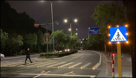 Meningkatkan Keselamatan Jalan Raya dengan Lampu Stud Jalan Suria