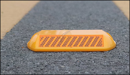 Reflective road studs in adverse weather conditions