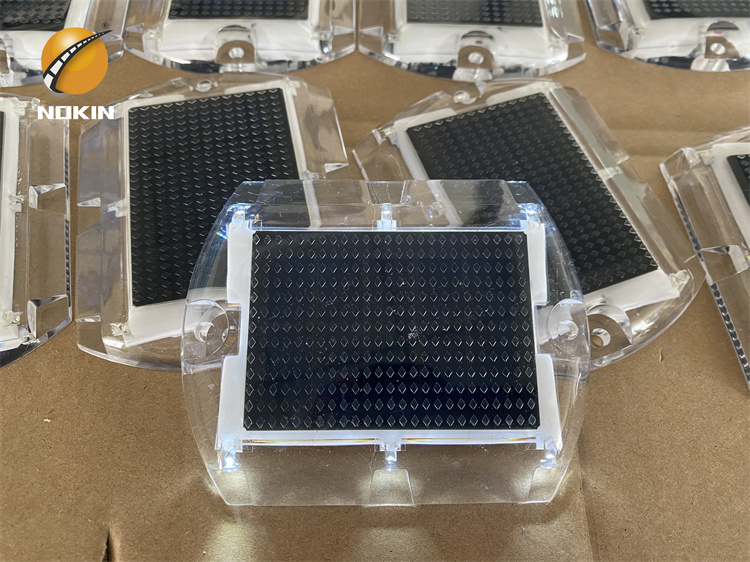 Ultra-thin Solar Road Stud used in the Garden