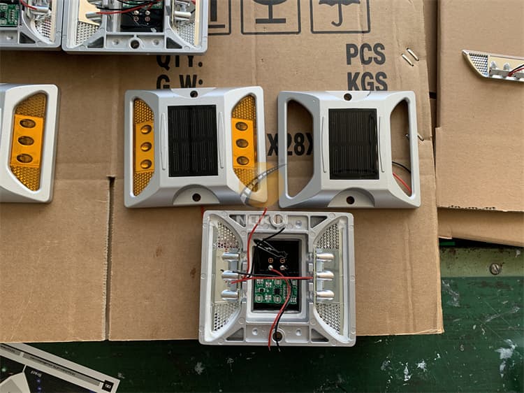 Bidirectional Square Solar Road Stud