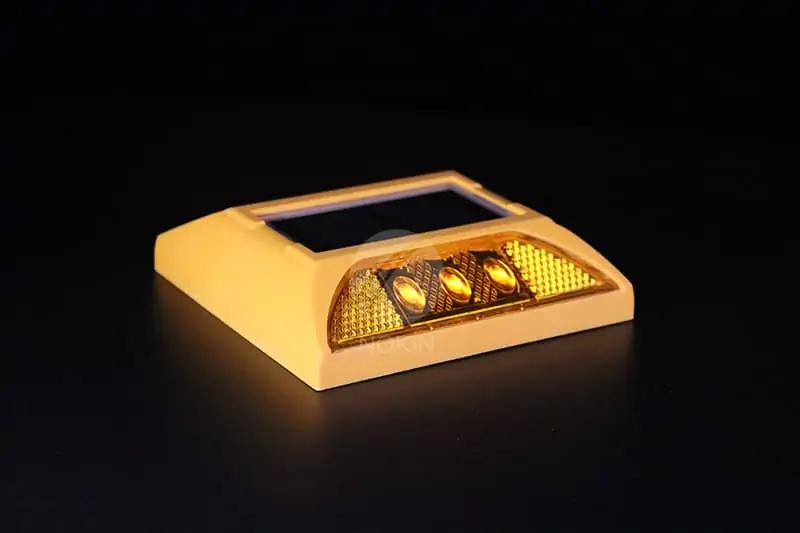 IP68 solar road marker for road safety