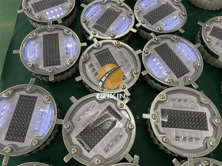 Solar Road Studs manufacturers in China